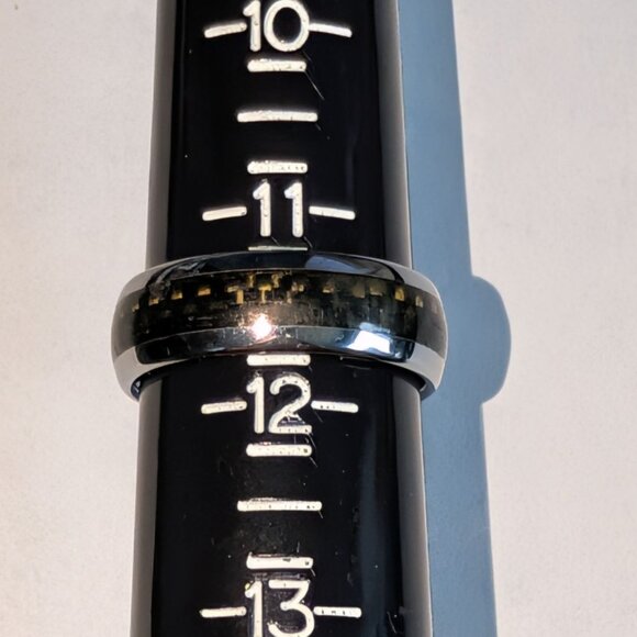 Mens Tungsten Ring Size 11.5 With Carbon Fiber Inlay - Picture 1 of 13